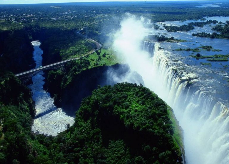 victoria-falls-and-zambezi-national-park-zimbabwe-770×550
